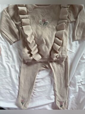 Elegant baby baby girl Ruffle Sweater Set top and footed pants size 3-6 months